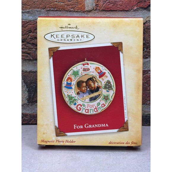 Hallmark Other - Hallmark Keepsake Ornament 2004 For Grandma Magnetic Photo Holder Christmas